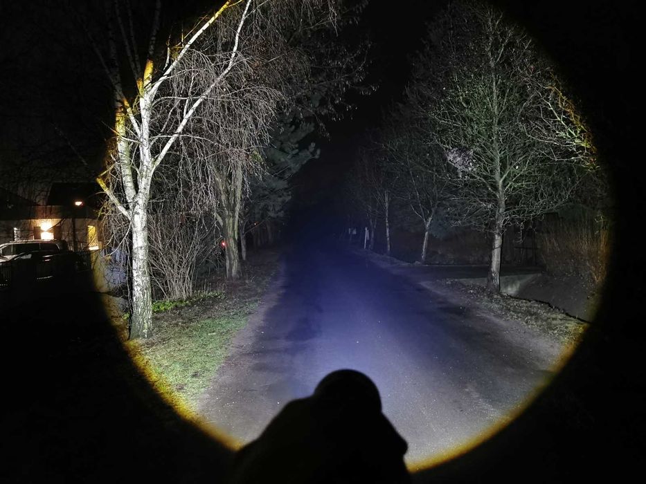 Latarka zoom, zmienna szerokość wiązki, zasięg 1,2km