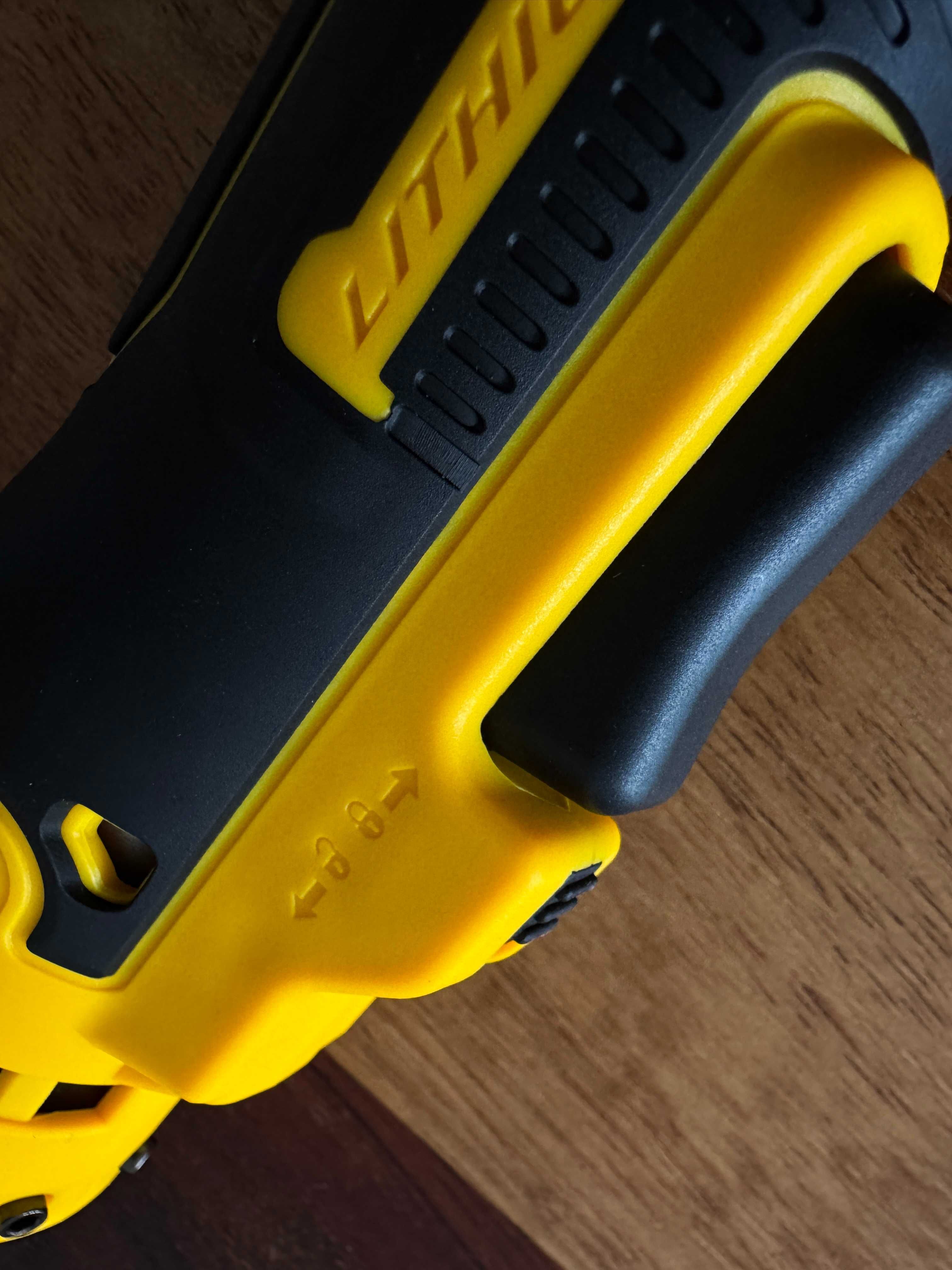 Automatyczny klucz grzechotka 3/8 na baterie dewalt xr z latarką