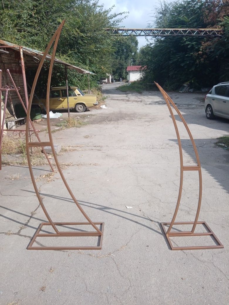 Весільні каркаси та арки різноманітних форм