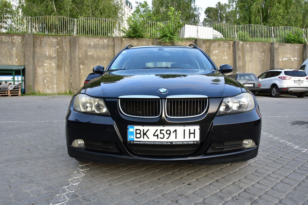 BMW E91 на повному ходу