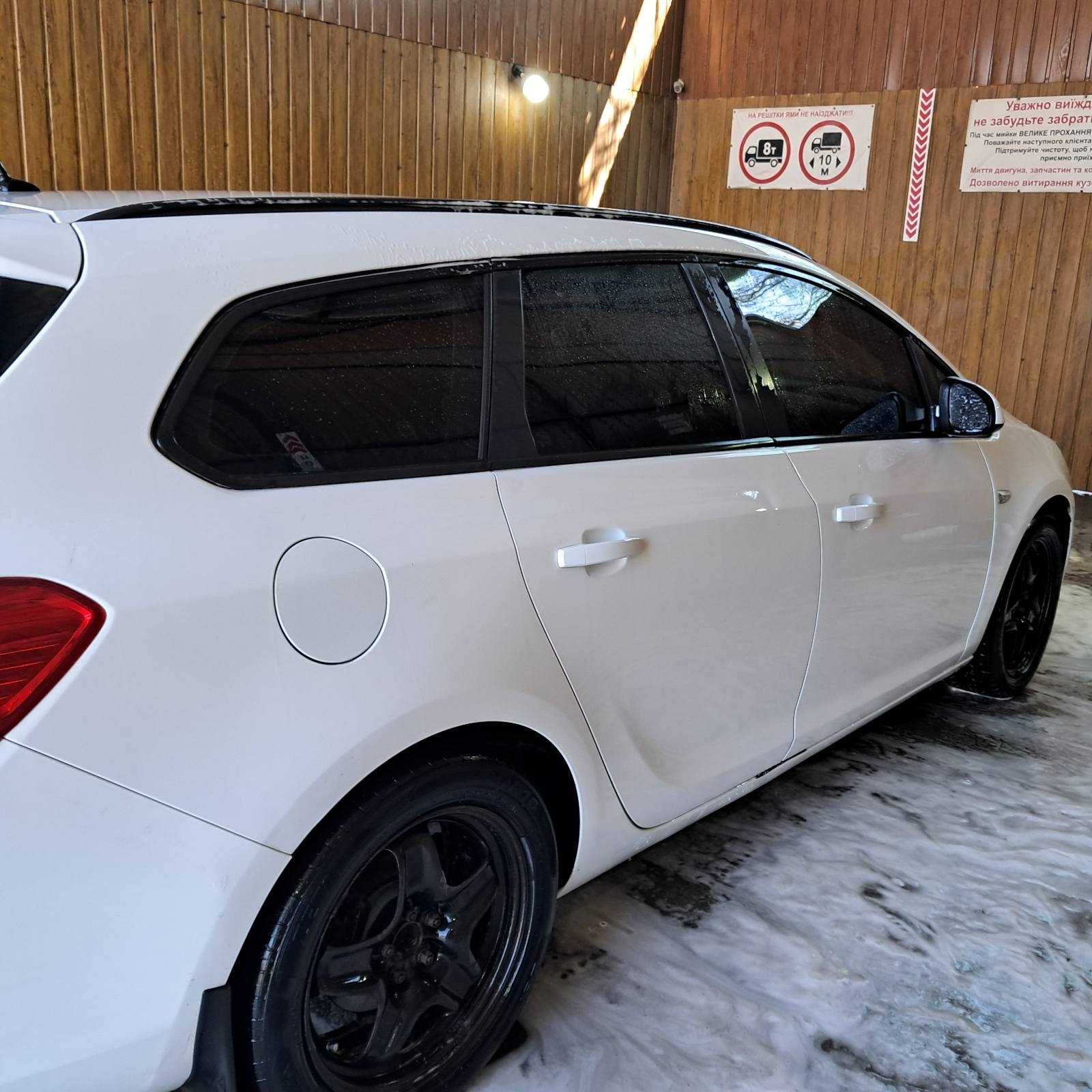 Продам Opel Astra J 2011