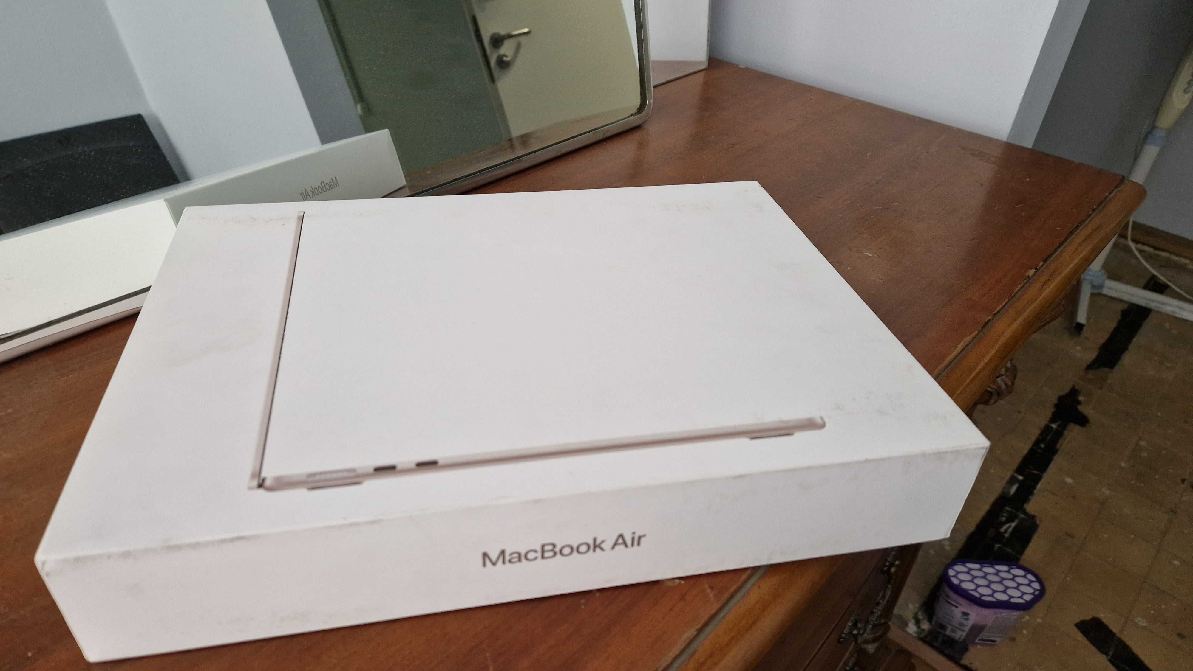 Macbook Air 13 cali, Apple M3 chip, 24GB RAM, 512 SSD Model 2024 A3113