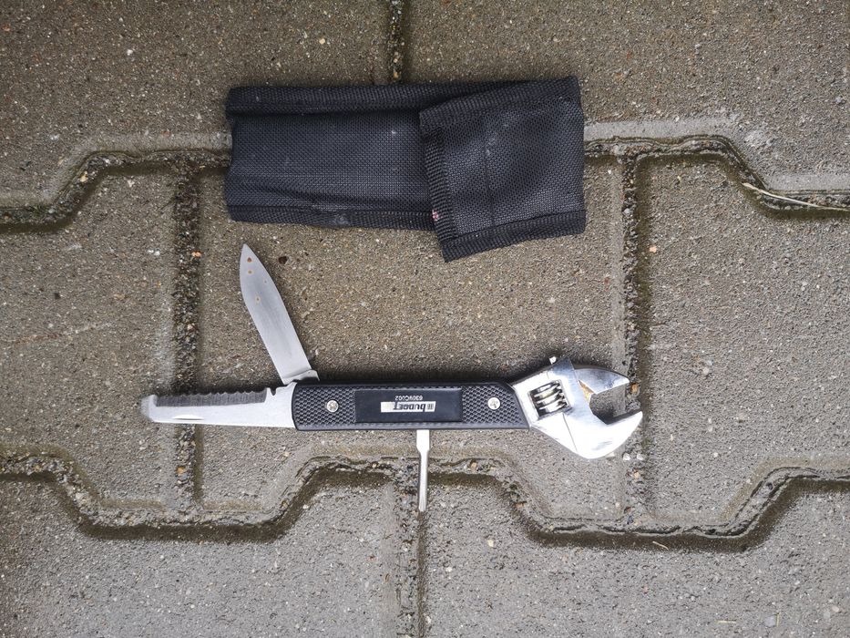 Narzędzie wielofunkcyjne klucz francuski scyzoryk wyprzedaż garażowa