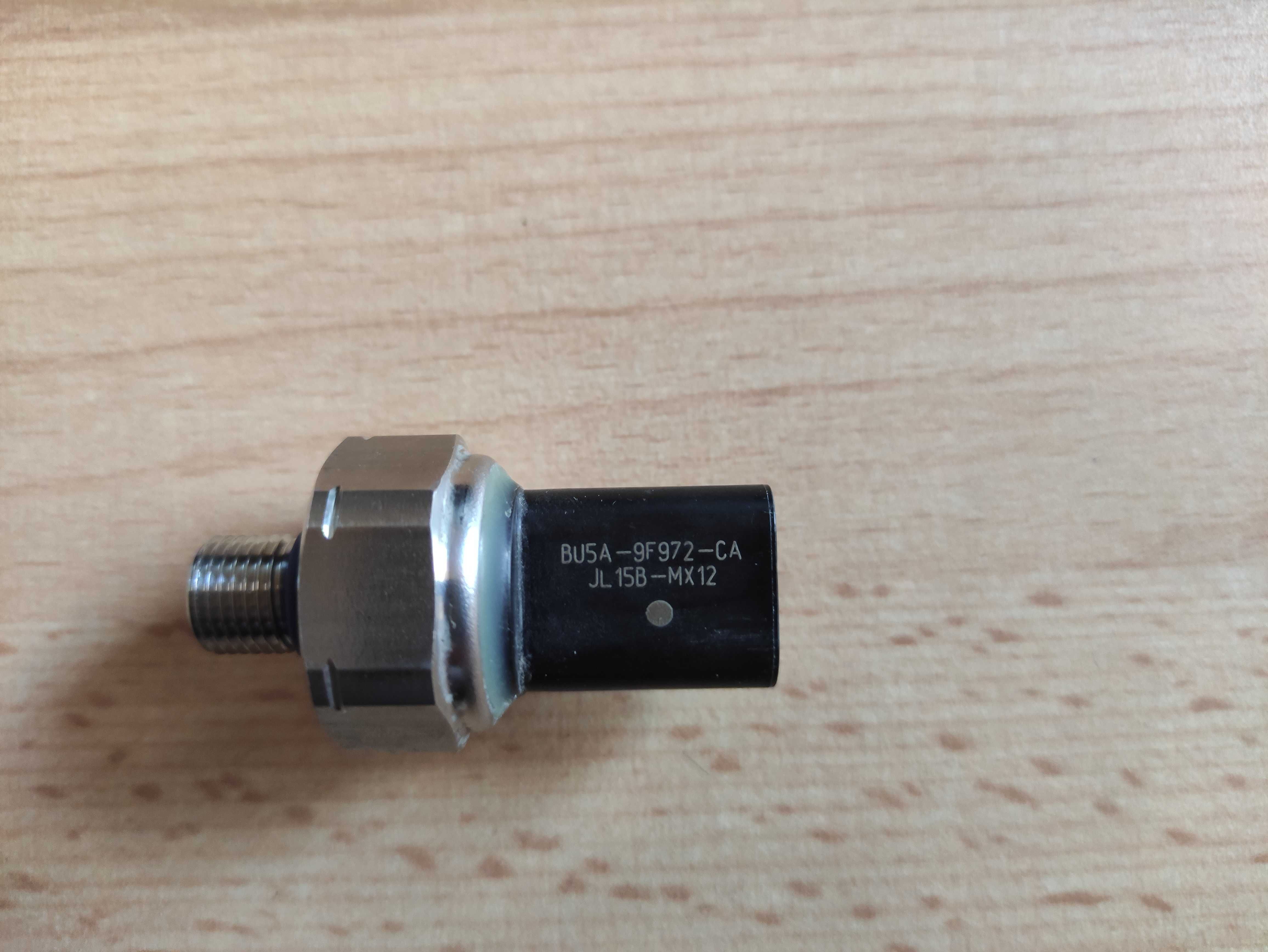 Czujnik ciśnienia paliwa FORD OE BU5A-9F972-CA