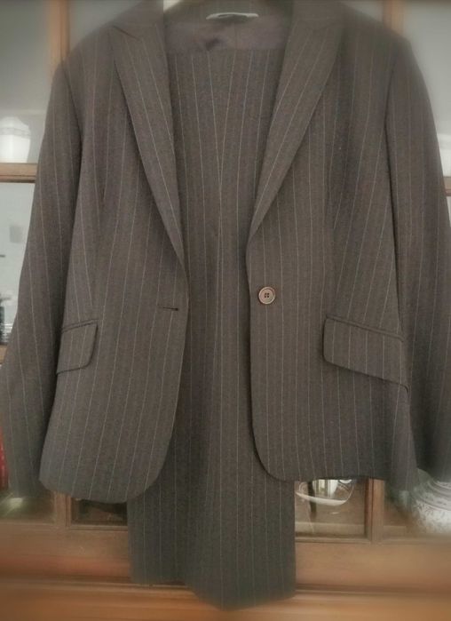 Fato calça e casaco - corte; muito bonito e confortável.