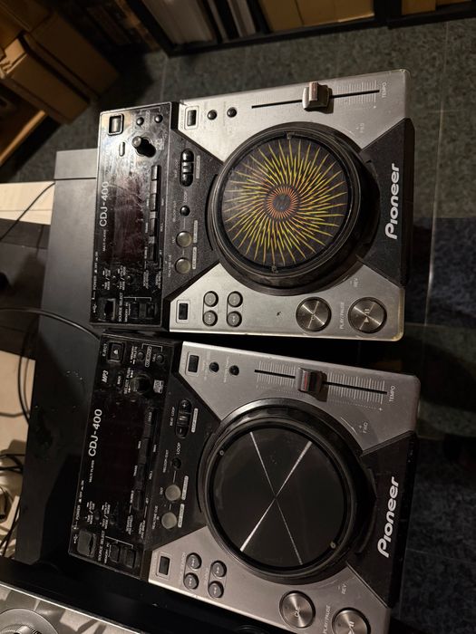 Pioneer DJ – 2x CDJ-400