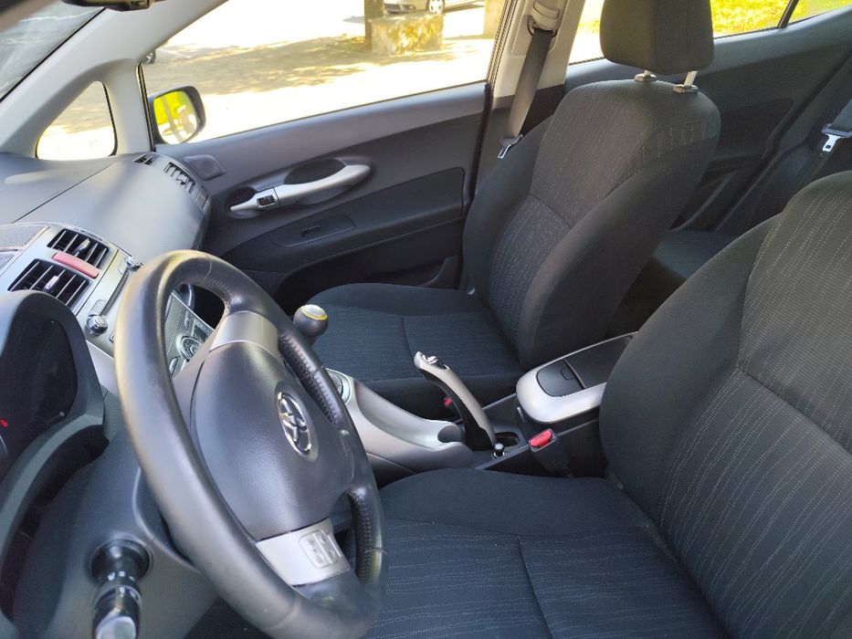 Toyota Auris 1.4 D4d 5 portas excelente estado geral
