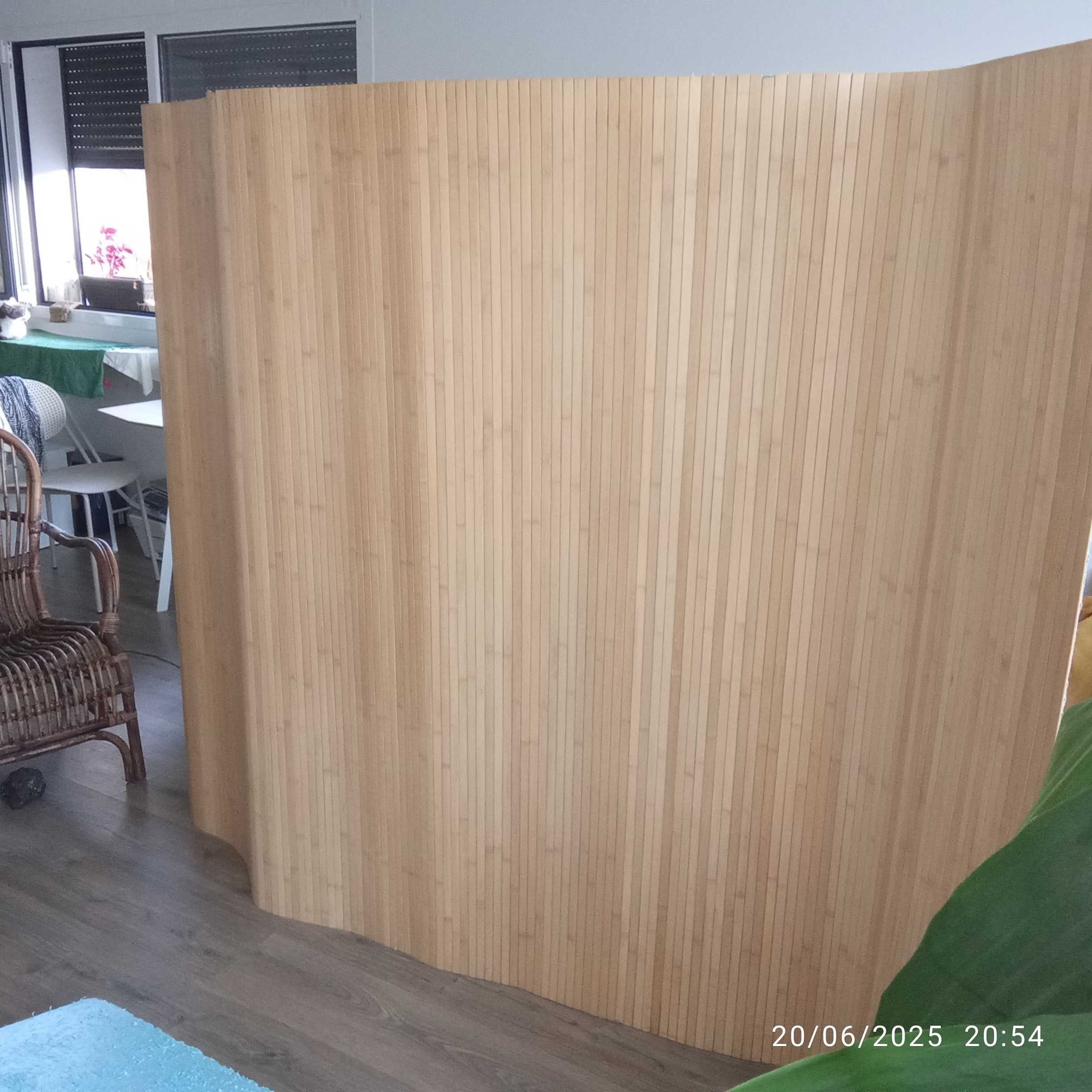 Vendo biombo madeira natural / tecido novo alt. 165cm / comp. 240cm