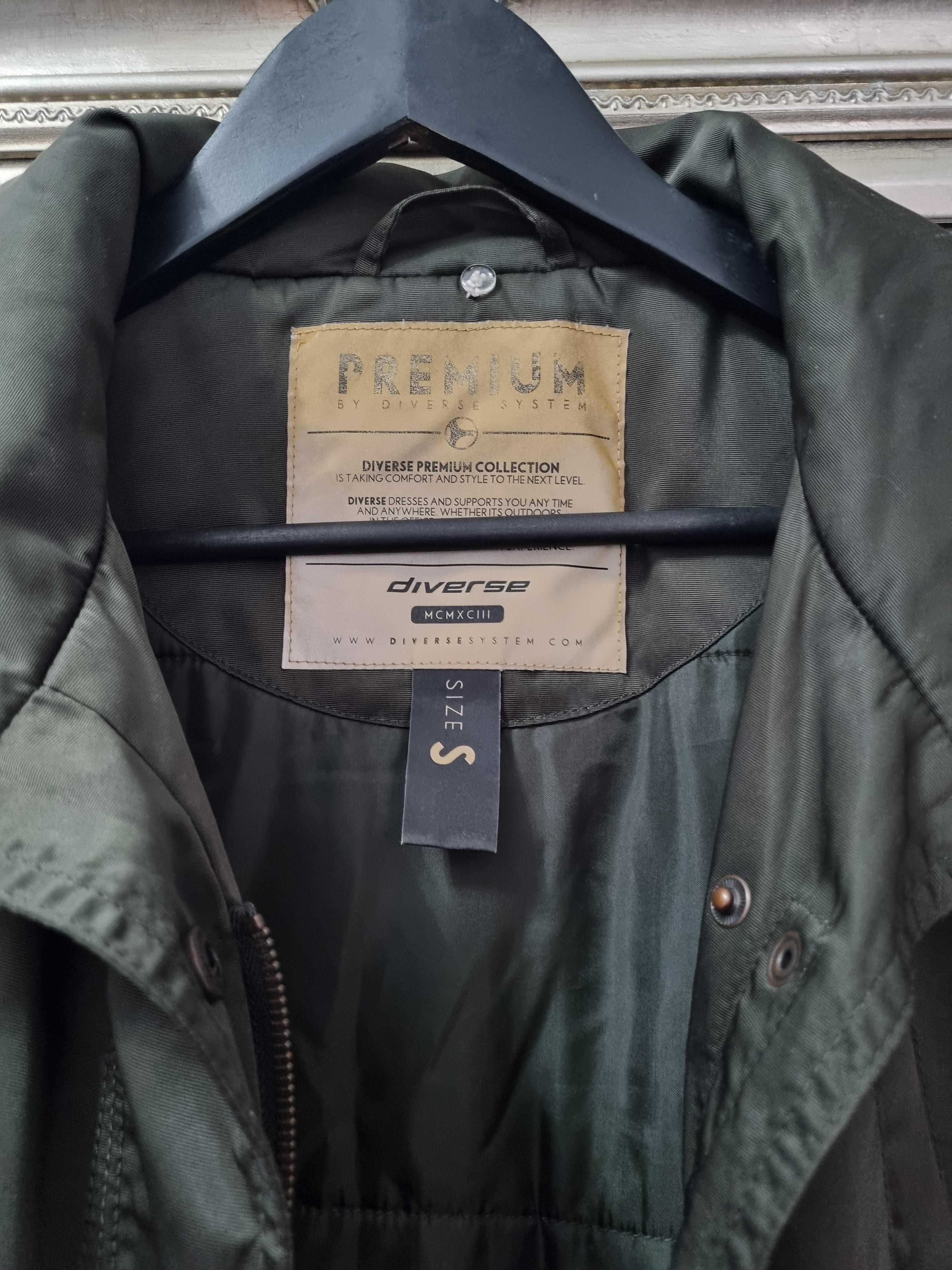 Kurtka damska parka khaki Diverse rozm S ,M stan idealny