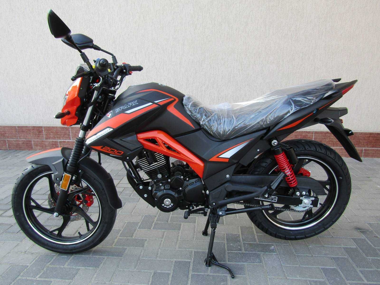 мотоцикл спарк 200-27 е ще черново чорний та білий