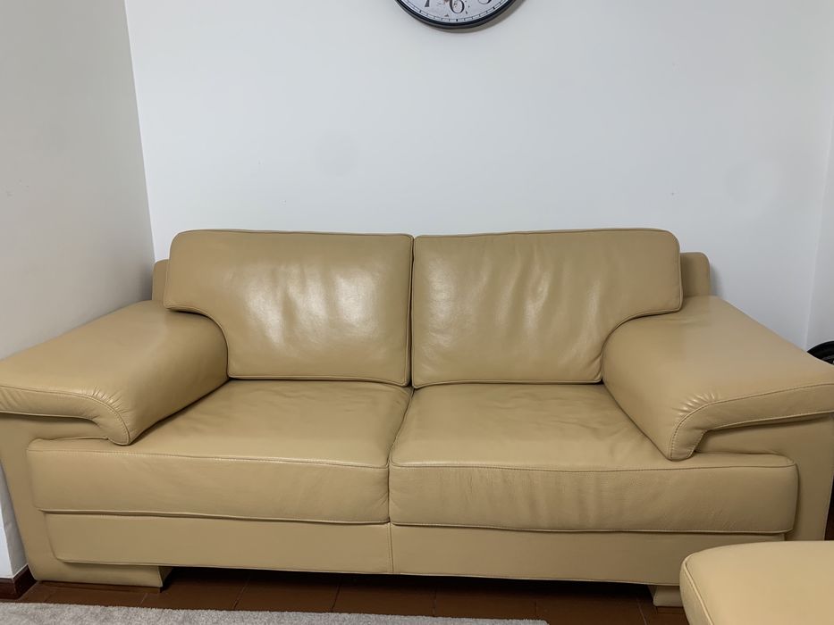 Vendo sofa 2 lugares de estar em pele.