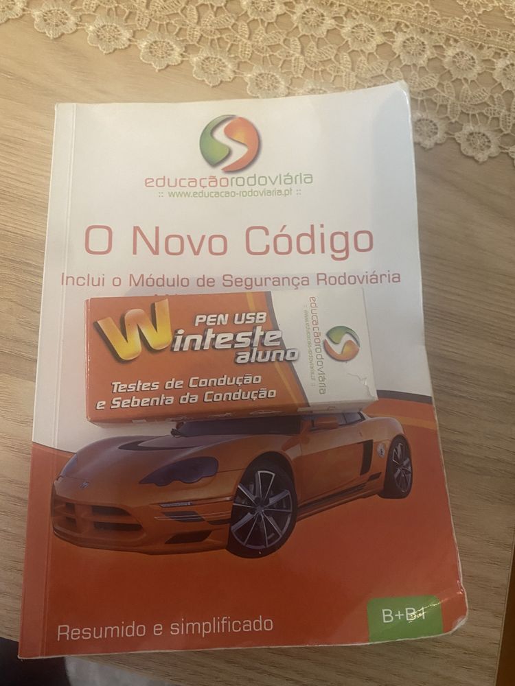 Pen e livro de escola de condução