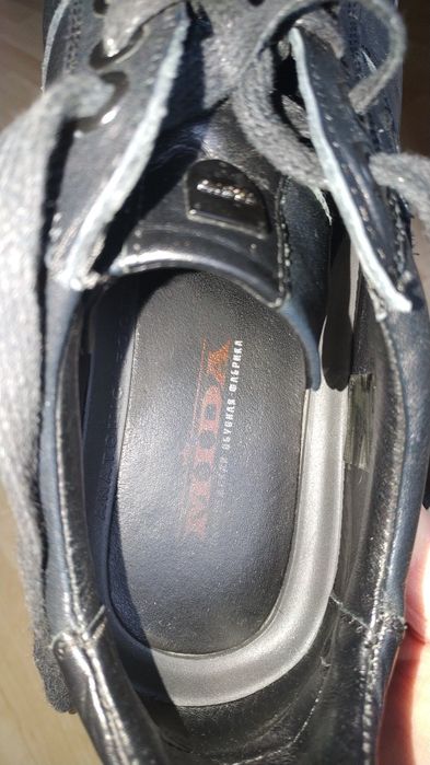 Взуття чоловіче шкіряне