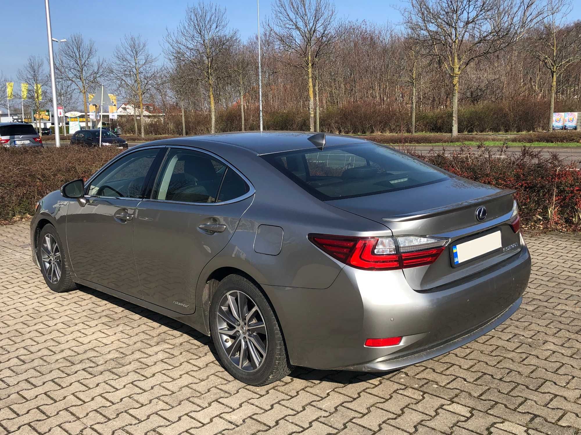 Lexus ES 300h 2018 р/в. Територіально авто знаходиться в Німеччині