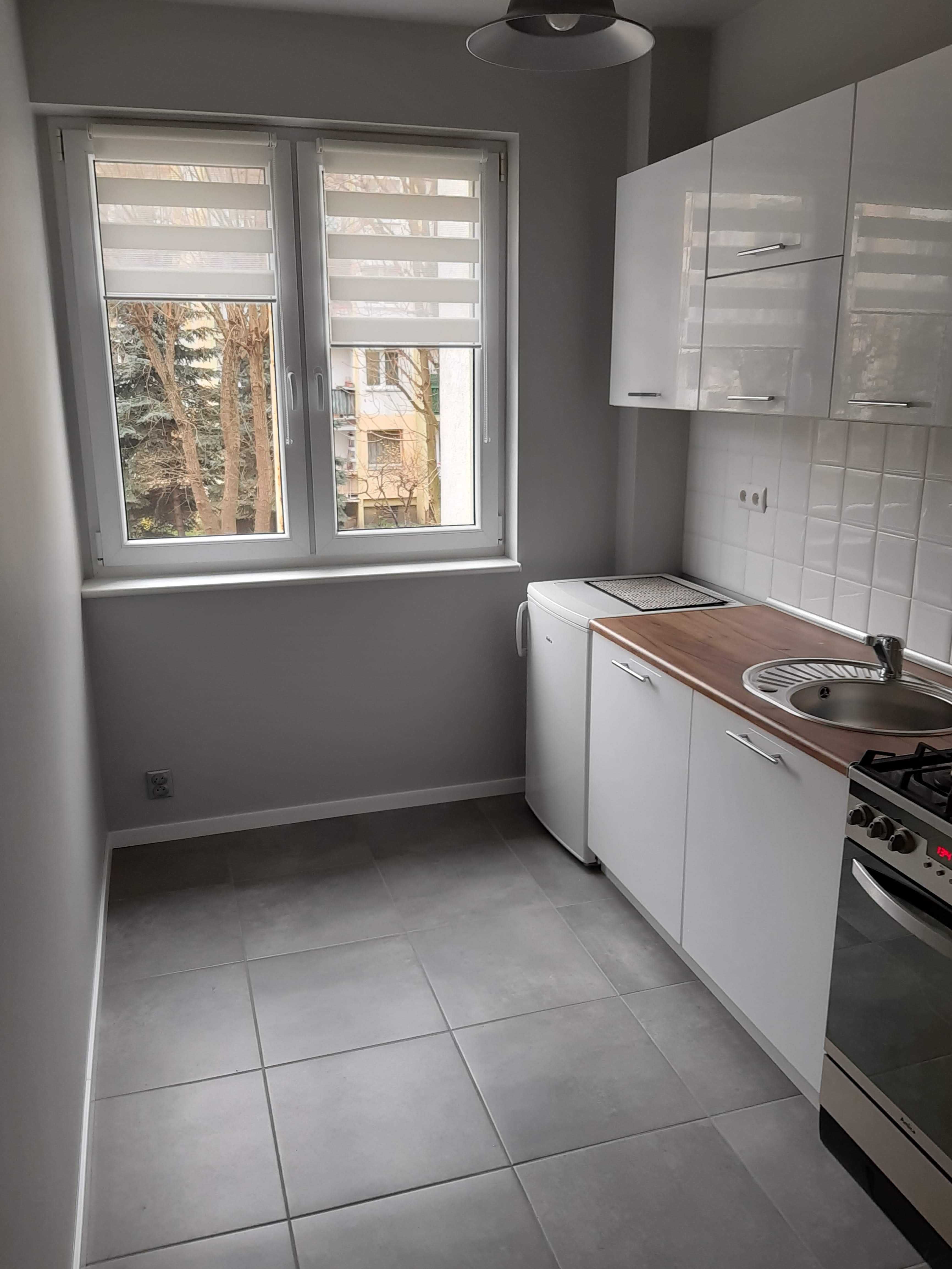 Mieszkanie dwupokojowe, 43 m2, I piętro w bloku 4 piętrowym.