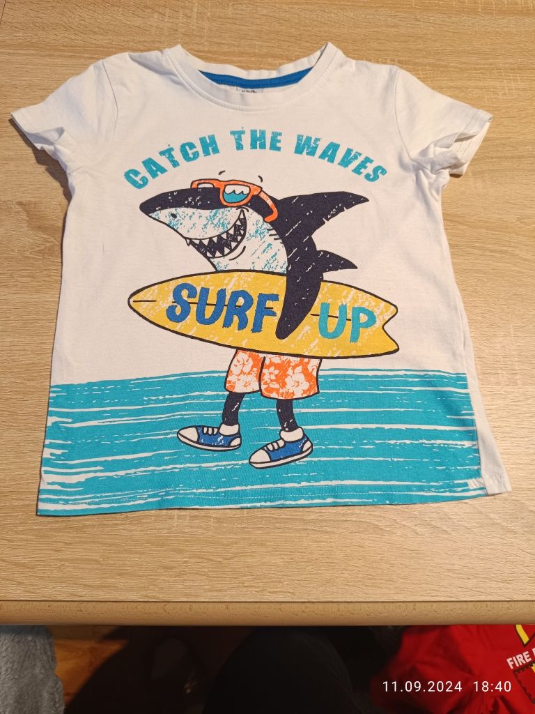 T-shirt chłopięcy z krótkim rękawem i kolorowym nadrukiem