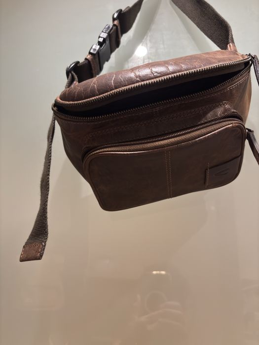 Camel Active. Bolsa de colocar à cinta.