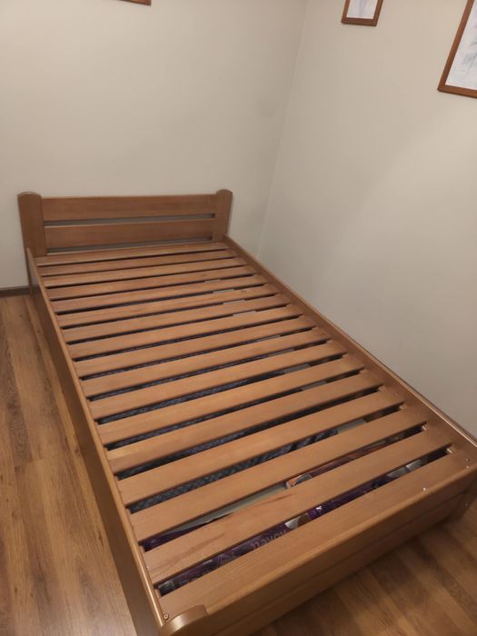 Drewniane łóżko
