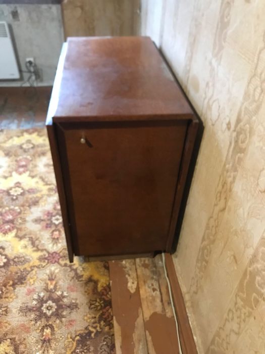 Продаж б/у меблів