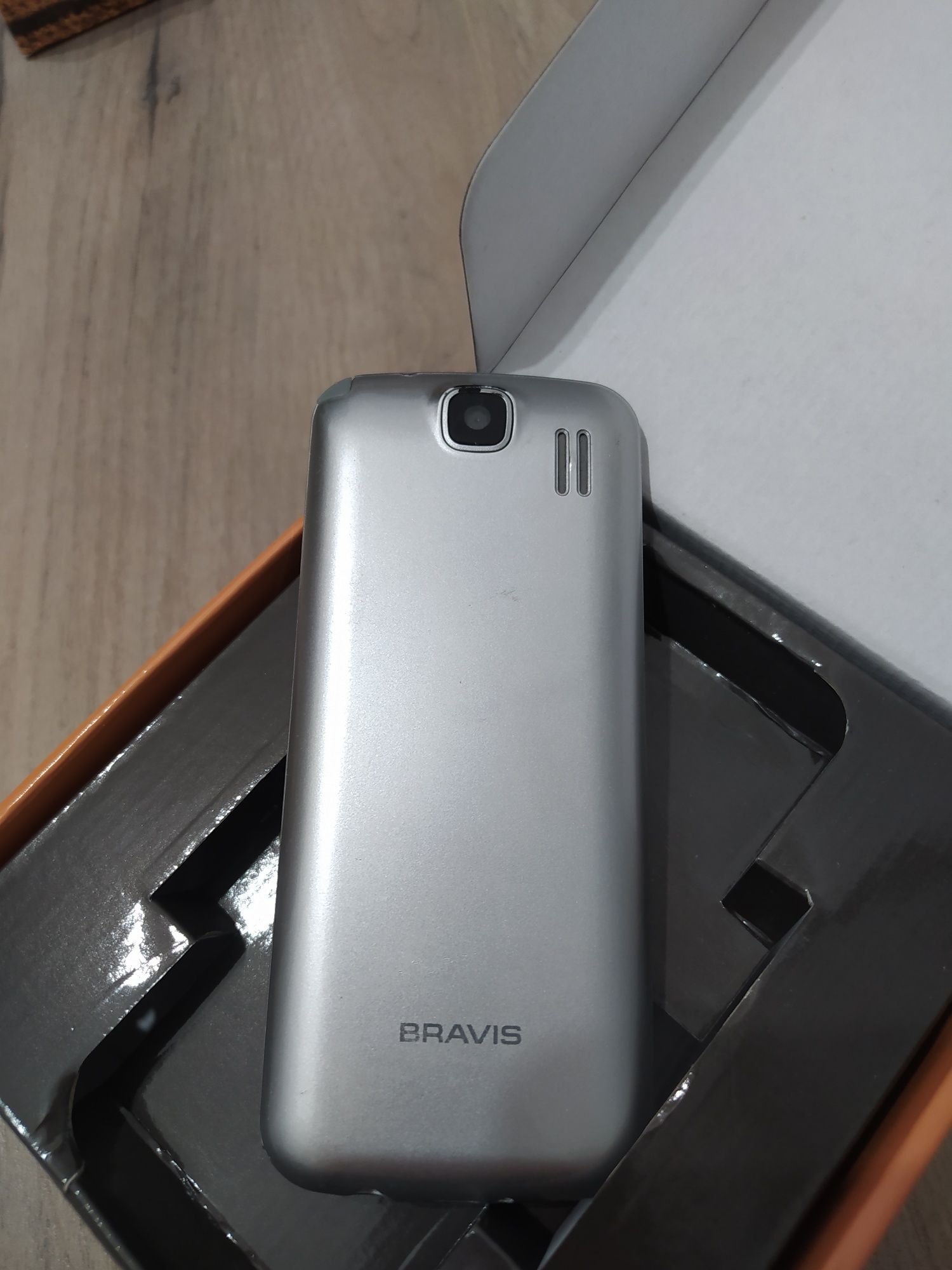Кнопочный мобильный телефон на 2 сим bravias jet