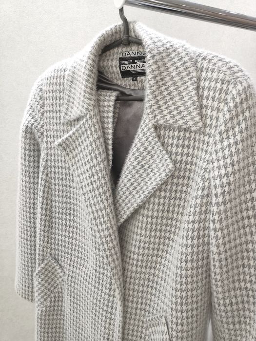 Пальто гусяча лапка світло-сіре