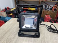 Makita DML805 / акумуляторний ліхтар Макіта