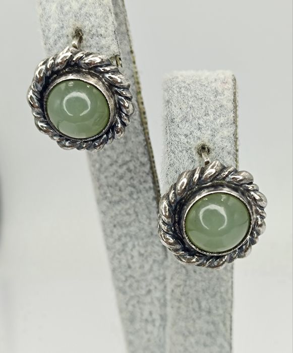 Серебряные серьги 925 пробы с нефритом