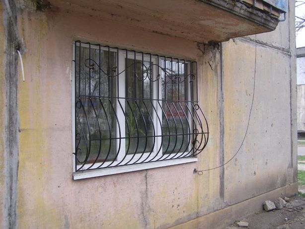 Решетки на окна кованые и сварные.