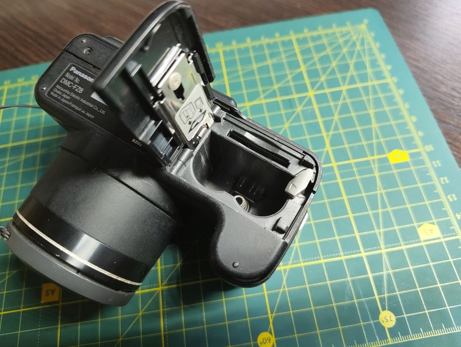 Фотоапарат Panasonic Lumix DMC-FZ8 на запчастини