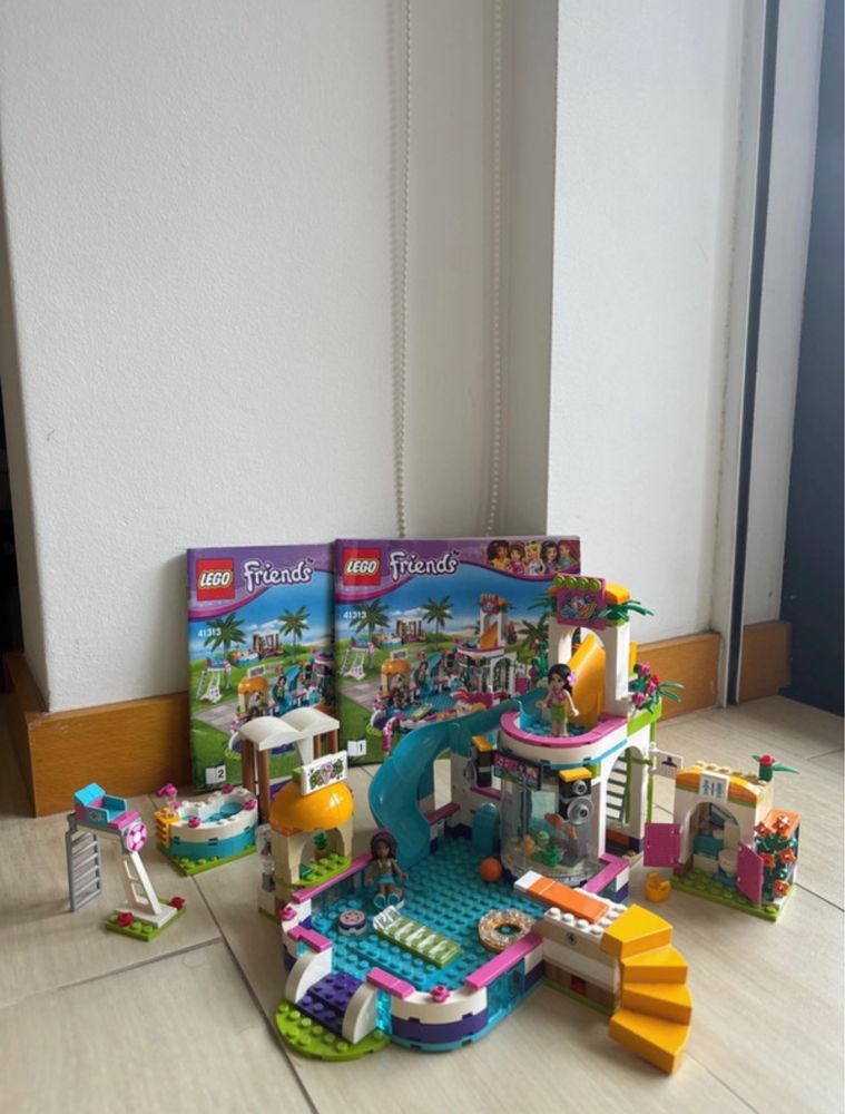 Lego friends “piscina de verão de Heartlake”