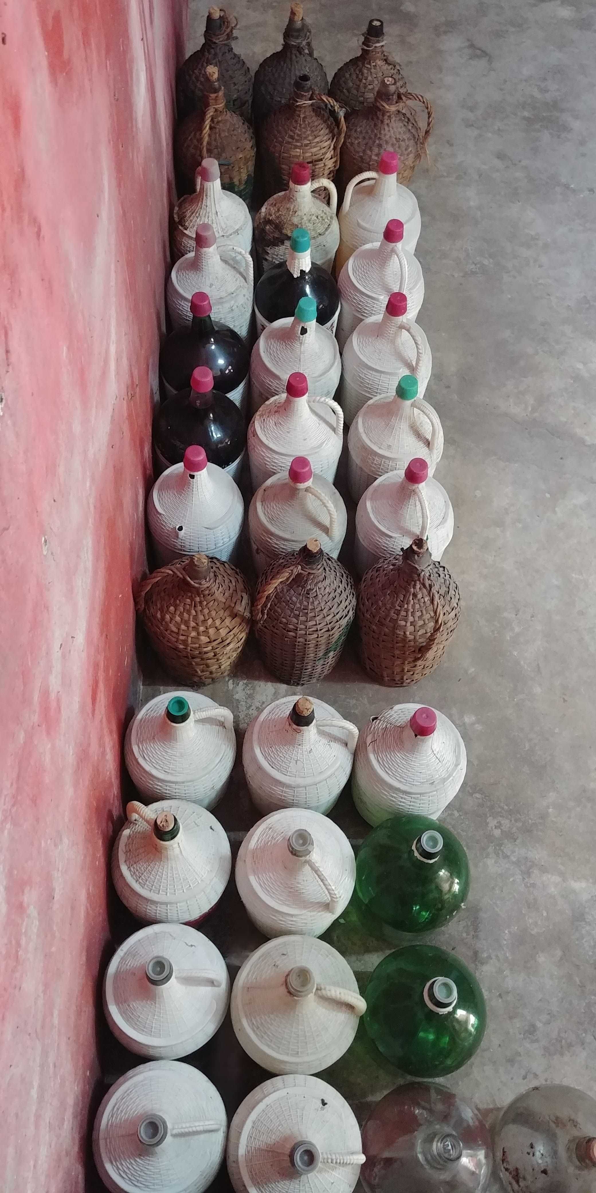 Garrafões de Vidro Empalhado Vintage -  Em excelente estado.