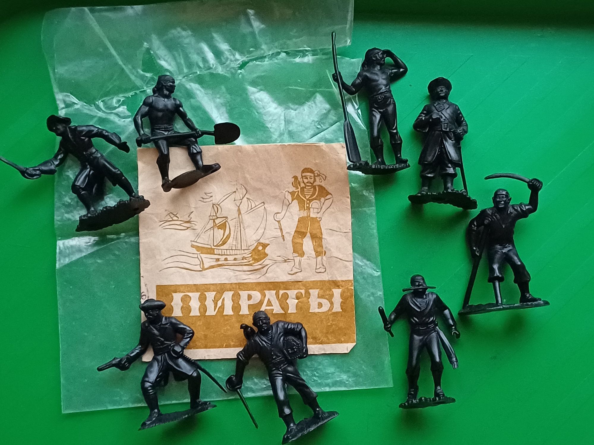 Солдатики СССР легендарные Дзи пираты 8 шт.набор.