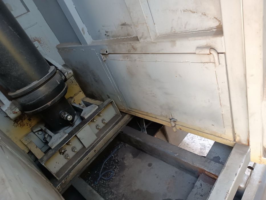 Самосвал напівпричеп зерновоз Schmitz S-01