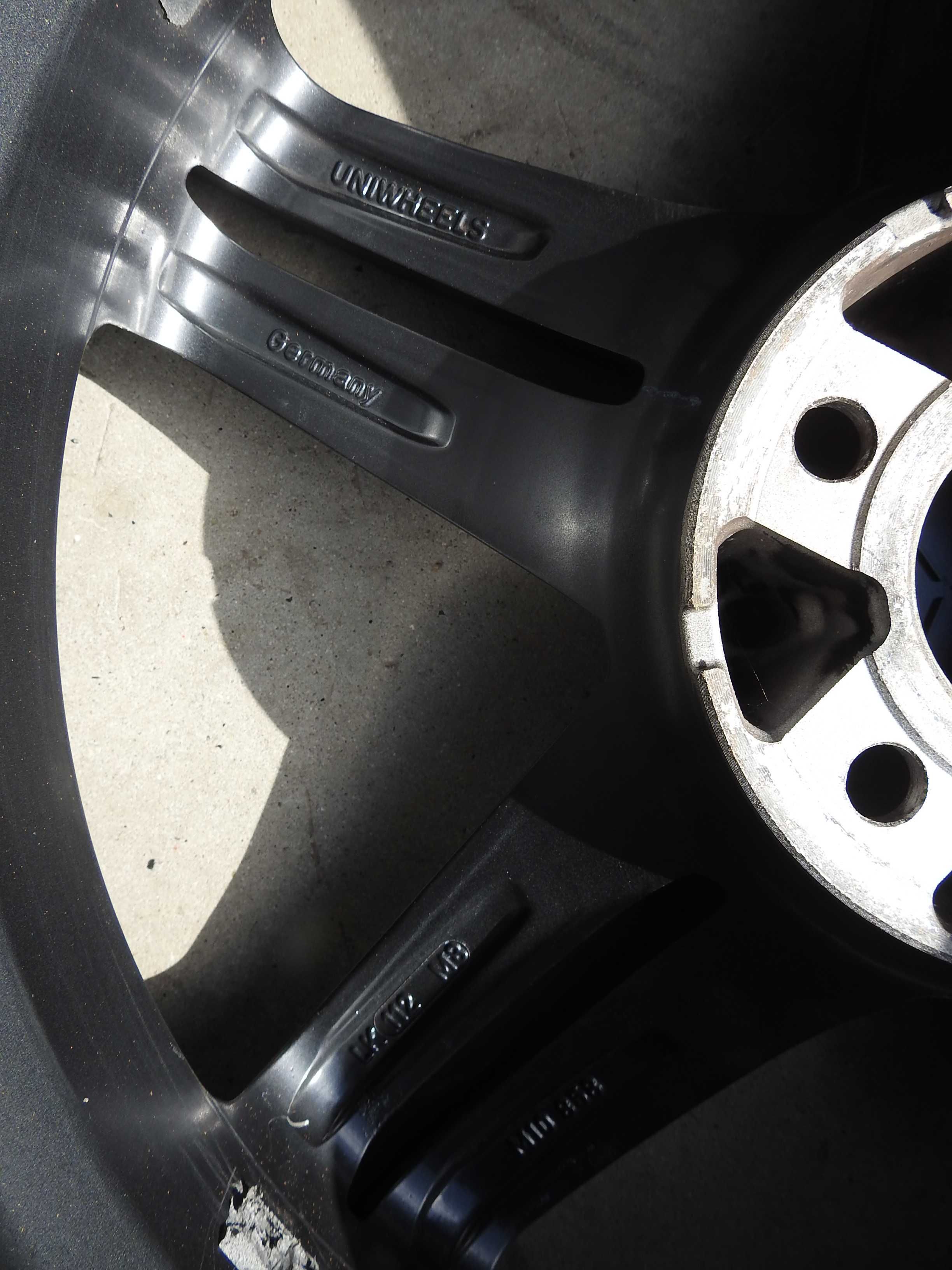 4x Alu 18'' 5x112 Mercedes ET48 8,5J Uniwheels TPMS
