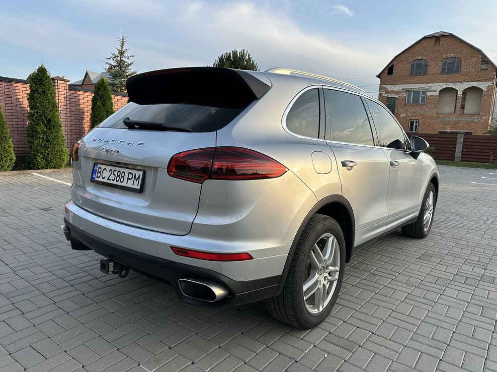 Porsche cayenne 2015