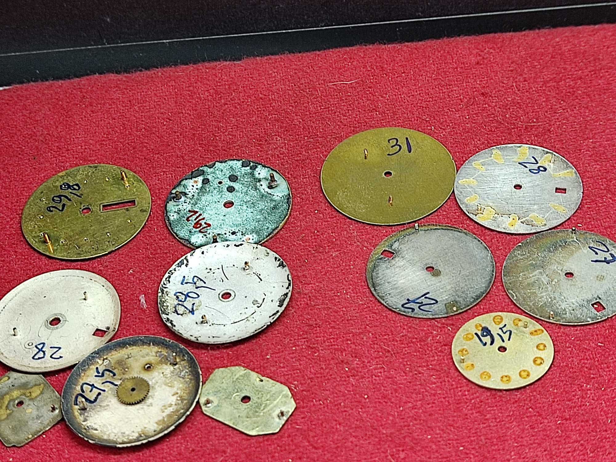 Lote de mostradores de relogio de pulso, 556