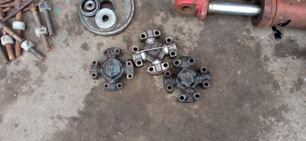 Крестовина хрестовина 148m70  140m60 John Deere case new Holland