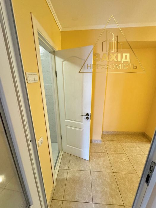 Оренда фасадного комерційного приміщення / р-н Варшавського ринку