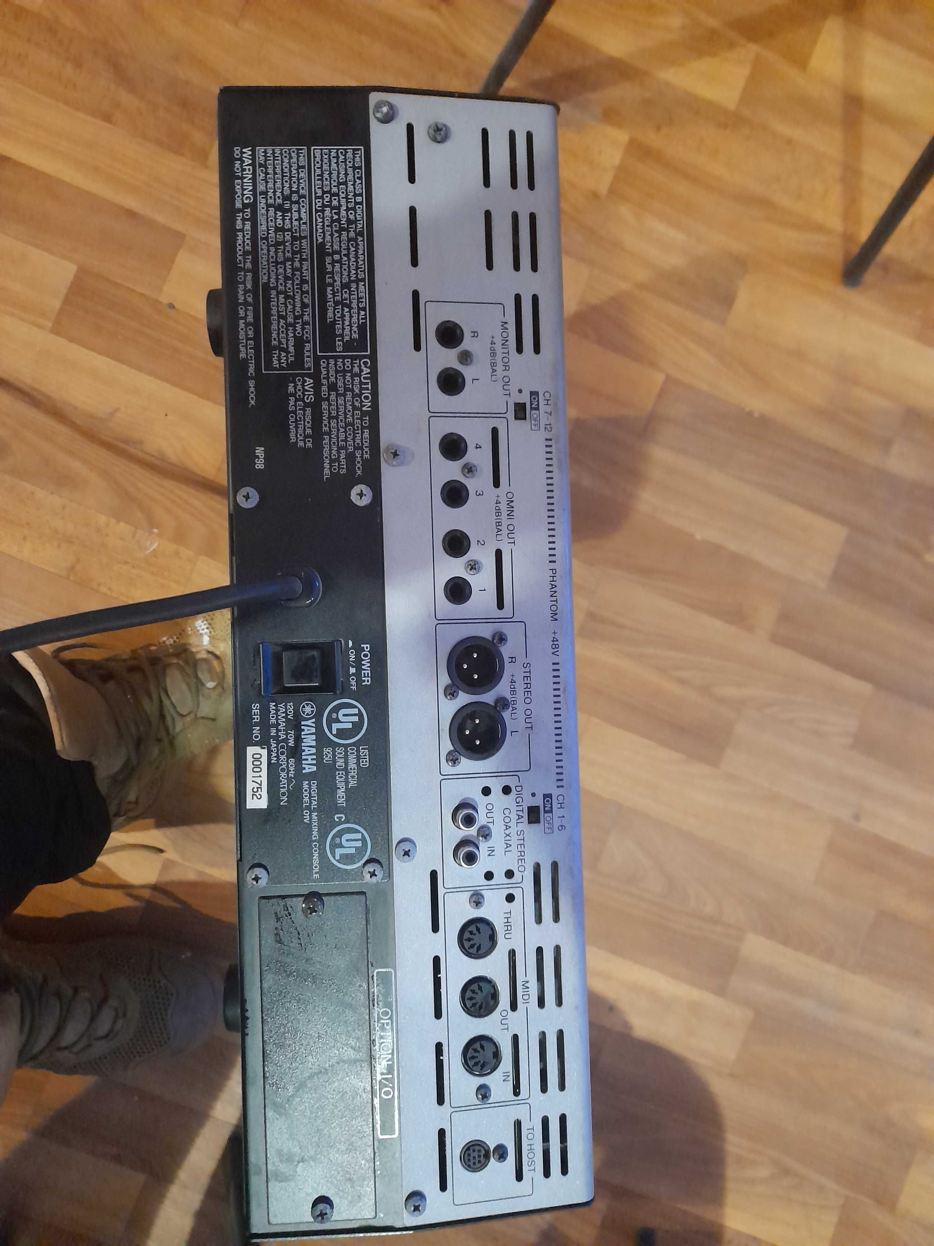 цифровий мікшер Yamaha 01V