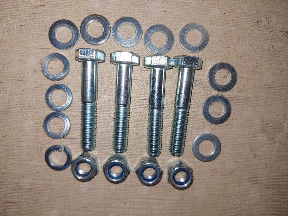 Nowy zestaw kpl srub do przykrecenia silnika wsk125 wfm  shl