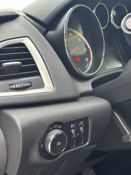 Opel Astra j автомобіль в чудовому стані