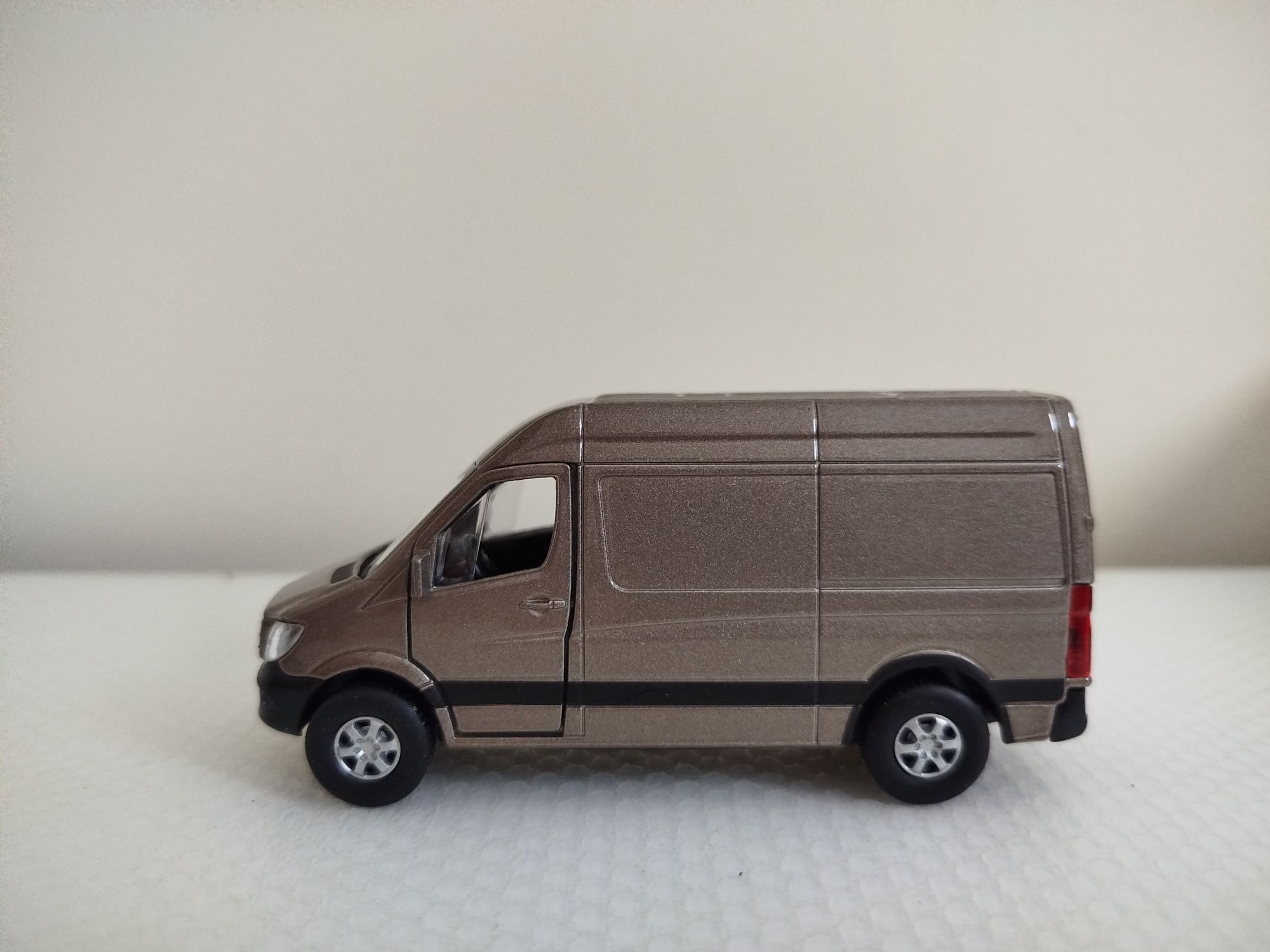 Miniatura Mercedes Sprinter 1/43 Nova
