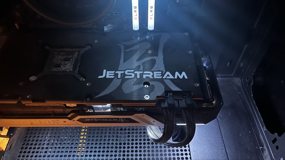 Gaming set up monitor klawiatura myszka sluchawki komputer stacjonarny