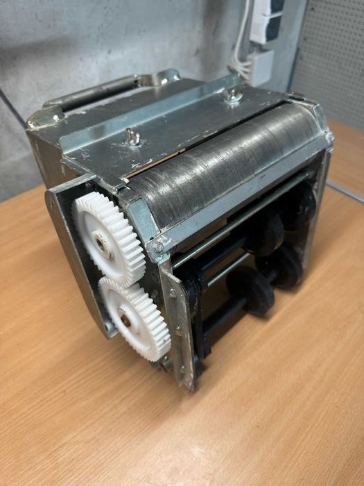 Wózek do cienkowarstwowej zaprawy murarskiej z podajnikiem