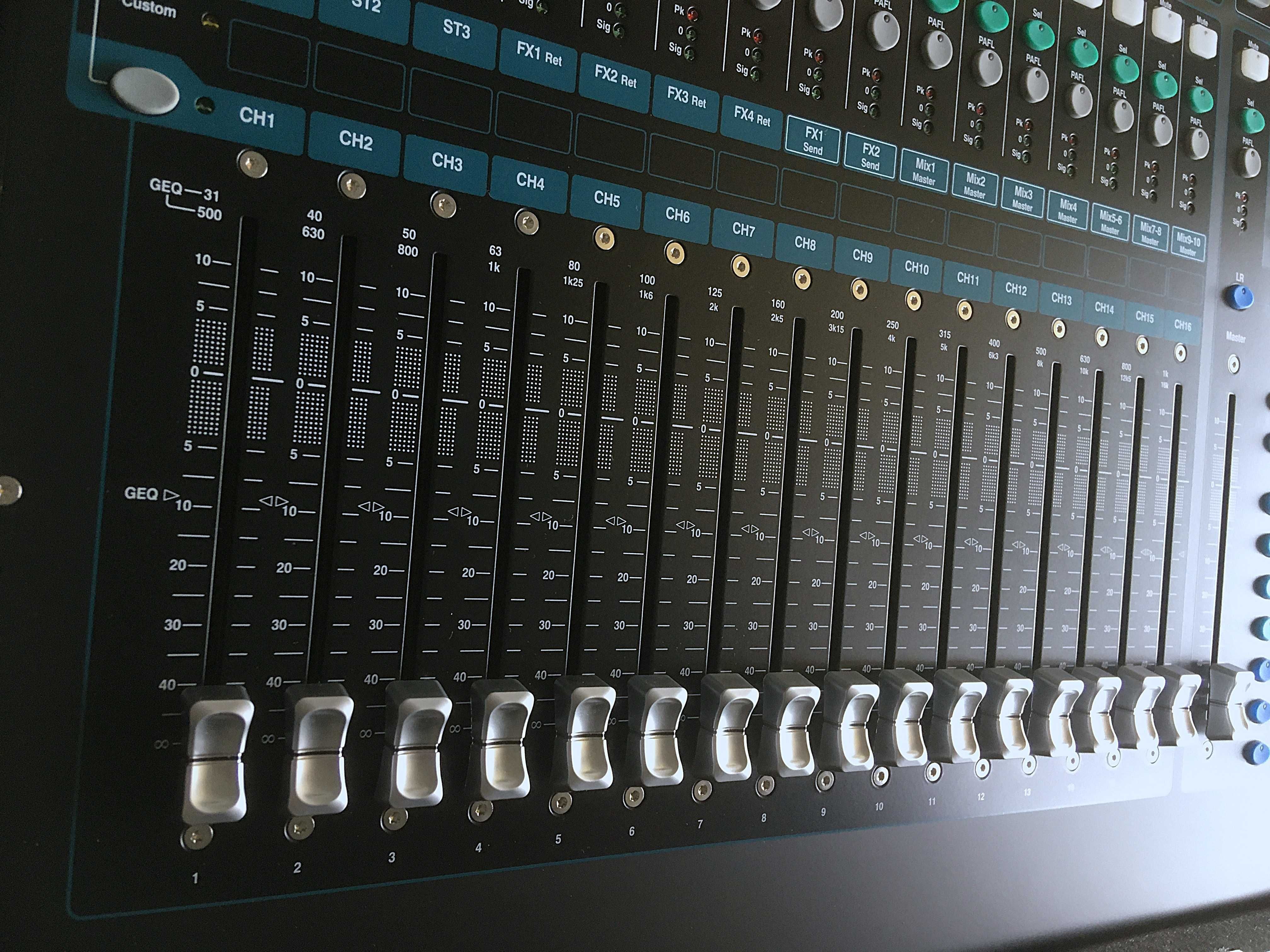 Mikser cyfrowy Allen Heath QU16 + Case