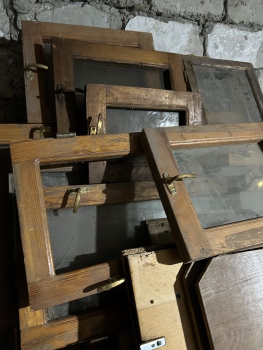 Оконные рамы и стекло