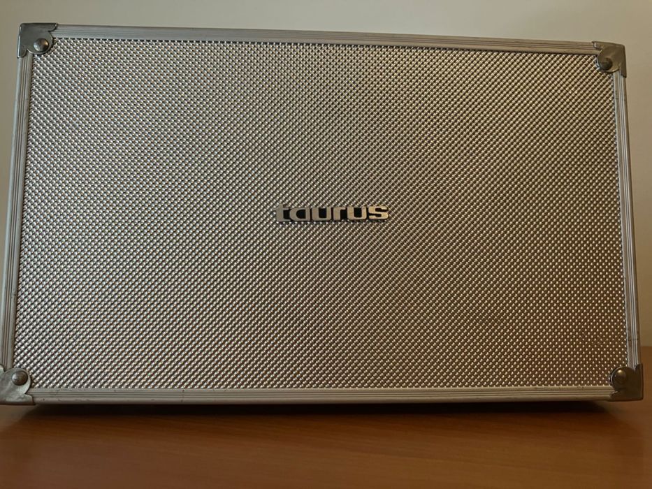 Máquina cortar cabelo com mala e acessórios