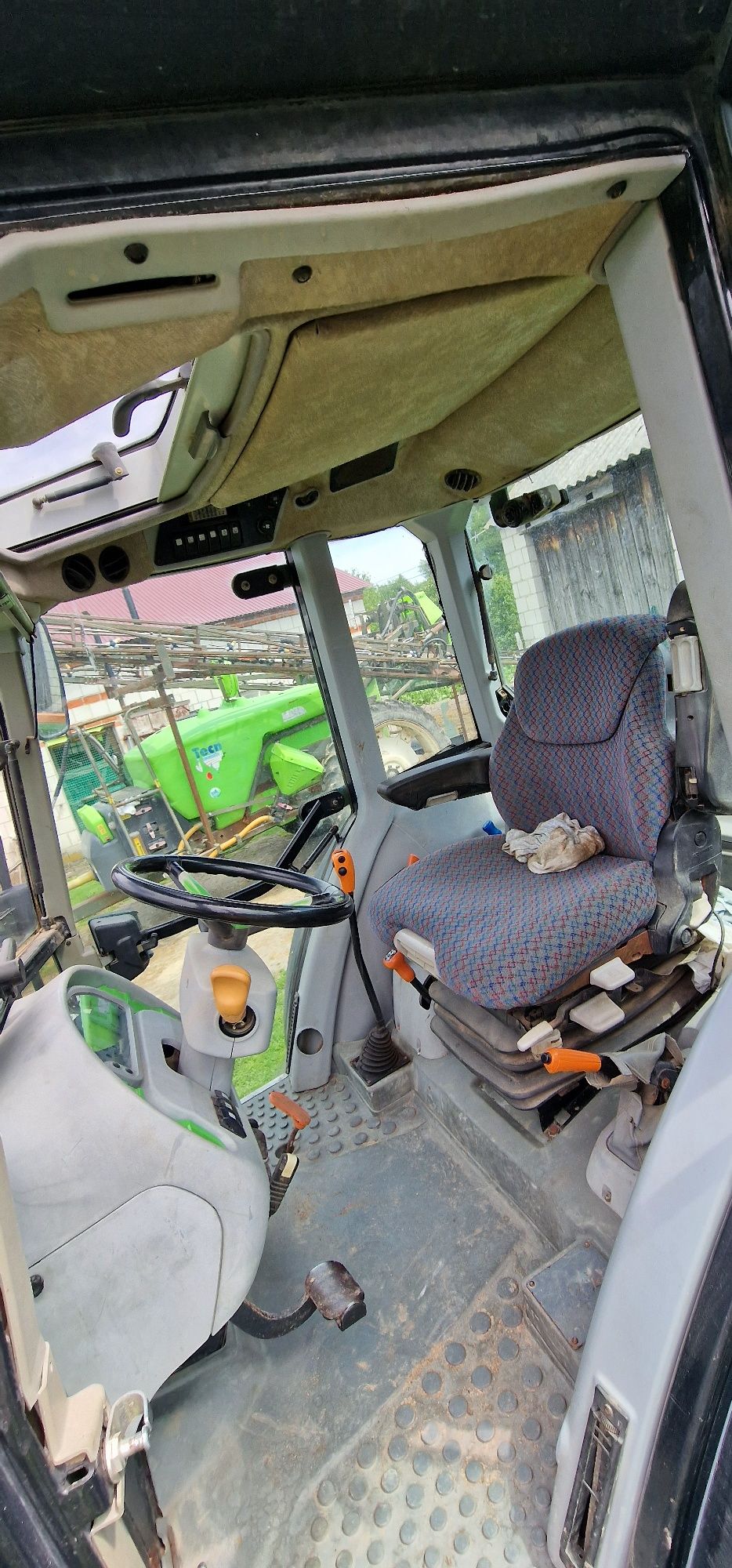 Ciągnik rolniczy DeutzFahr AGROFARM 100