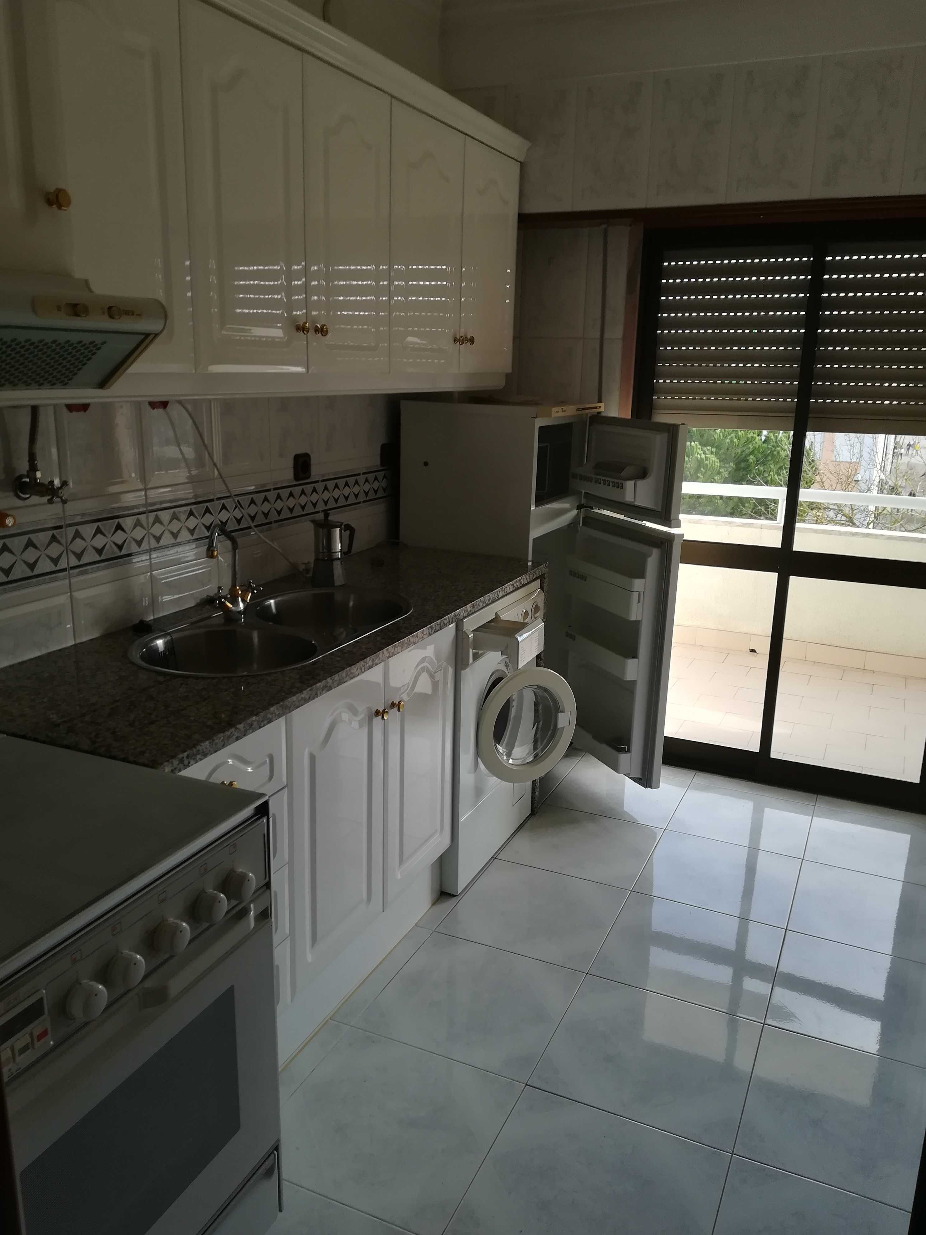 Apartamento junto praia com garagem