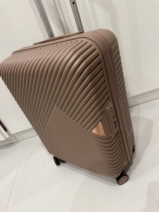 Mała walizka wittchen polikarbon paseczki pudrowa kabinowa